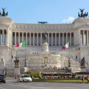 1280px-Vittoriano_Altare_della_Patria_2013-09-16 Монумент Витториано в Рим